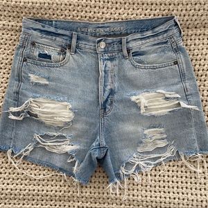 American Eagle 90’s Boyfriend Shorts